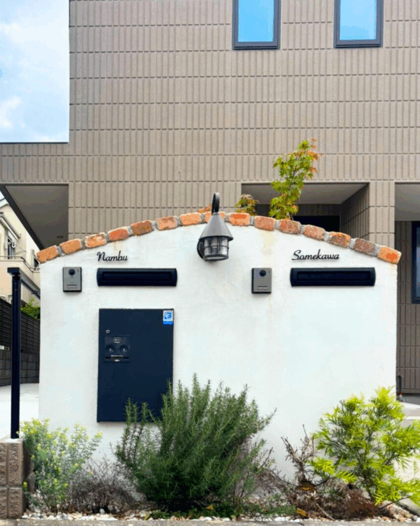 自然が心地良い暮らし。デッキに集う2世帯住宅新築外構