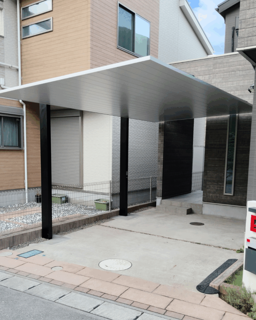 スタイリッシュなメンテナンスフリーの快適空間リノベーション 松戸市の外構リフォーム