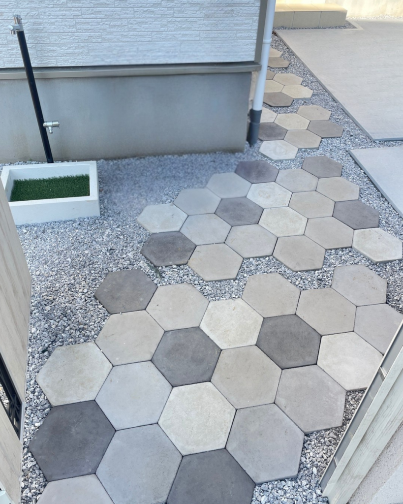 ナチュラルモダンに遊び心をプラス !セミクローズ新築外構