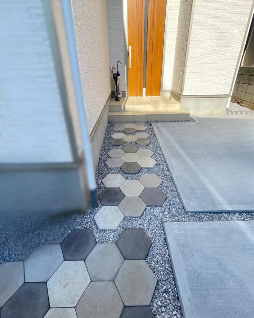 ナチュラルモダンに遊び心をプラス !セミクローズ新築外構