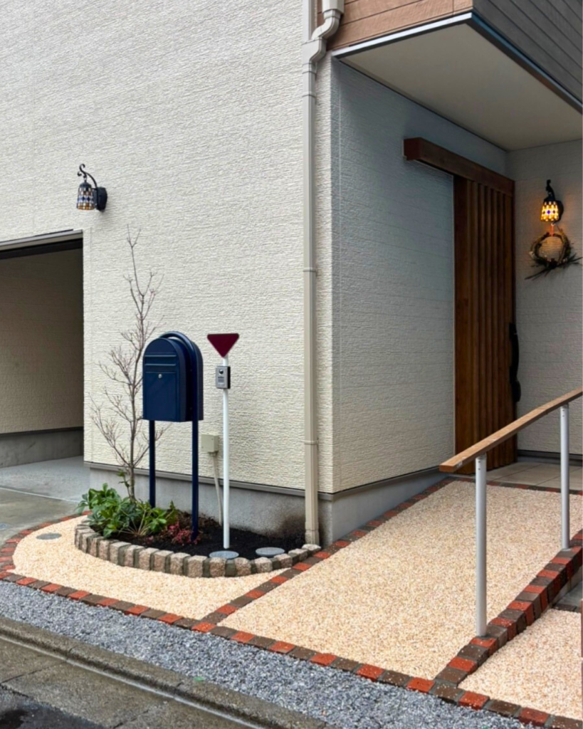 デザインも安全性も！ユニバーサルデザインの新築外構
