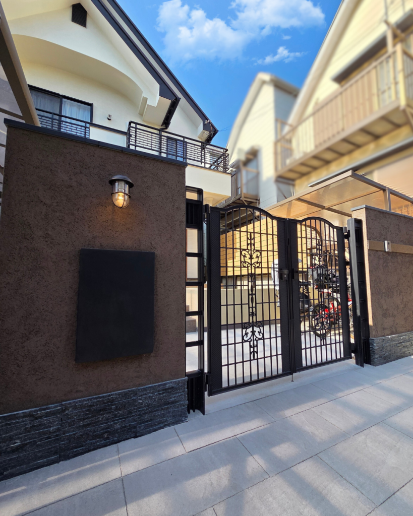 今の暮らしに寄り添う利便性とデザインを両立！既存の機能美を活かした外構リノベーション